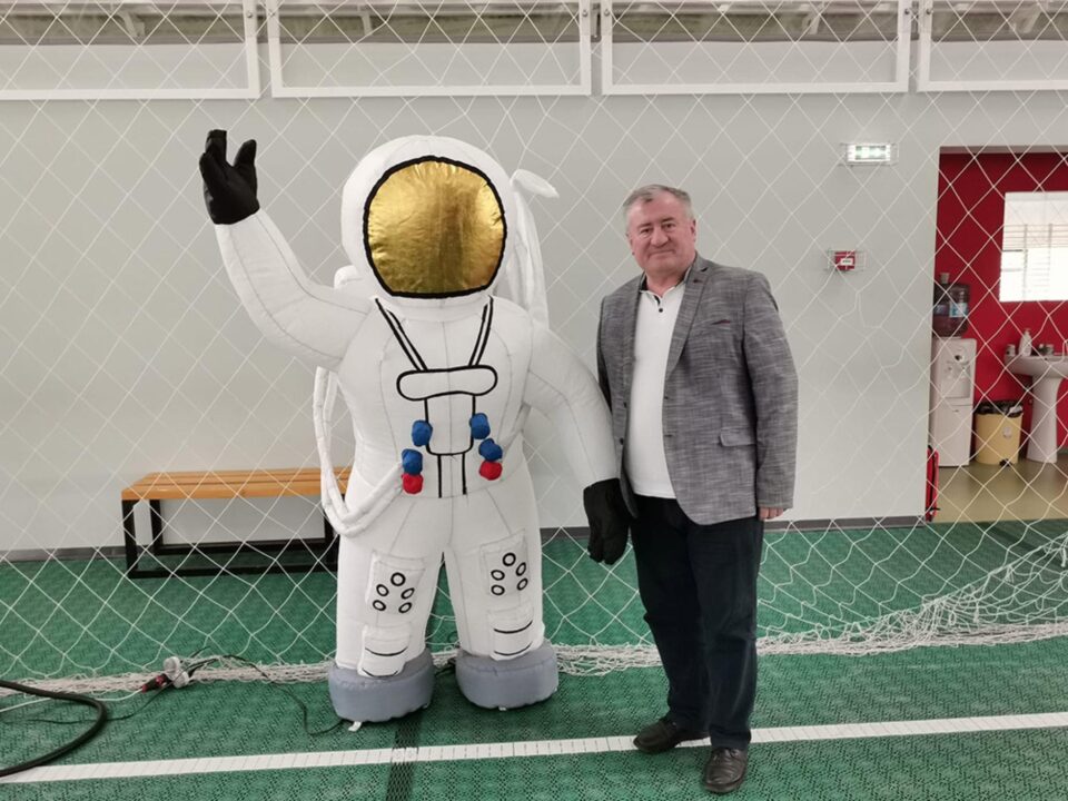 Primăria Cornu Luncii le-a pus la dispoziție elevilor un planetariu gonflabil