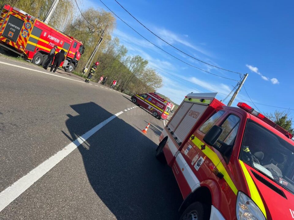 Carambol între trei autovehicule, la Bunești