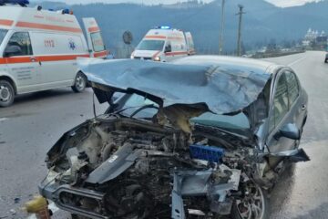 Accident grav în pasul Mestecăniș cu doi minori și doi adulți răniți