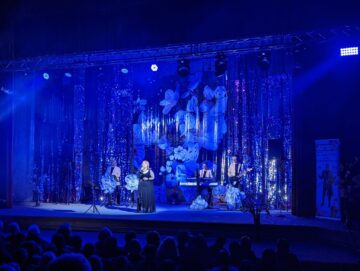 Fuego, primit cu flori și aplauze la Suceava, unde a susținut concertul „Strânge-mă-n brațe!”