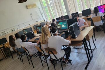 Campanie pentru școlile care au nevoie de calculatoare