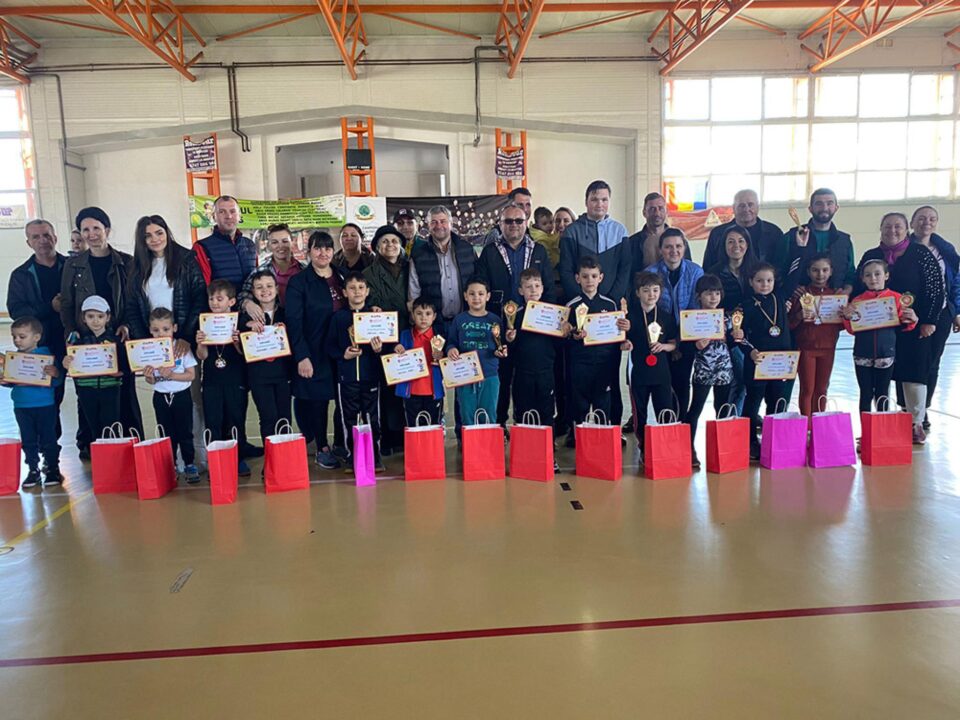 Micii tenismeni fălticeneni, din nou pe podium la competițiile