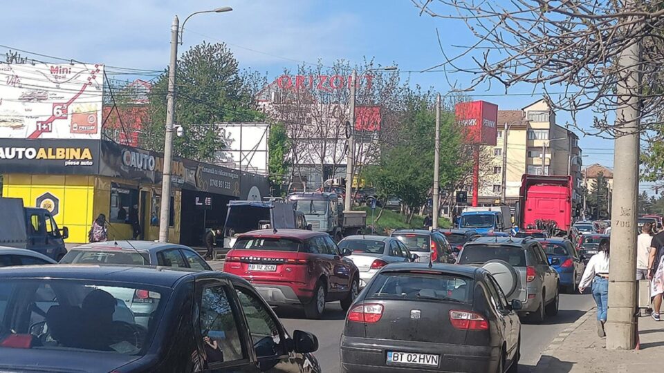 Coșmar în traficul din Suceava după închiderea a două benzi pe Calea Unirii Coșmar în traficul din Suceava după închiderea a două benzi pe Calea Unirii