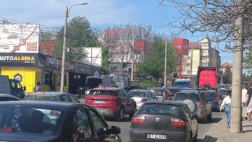 Coșmar în traficul din Suceava după închiderea a două benzi pe Calea Unirii