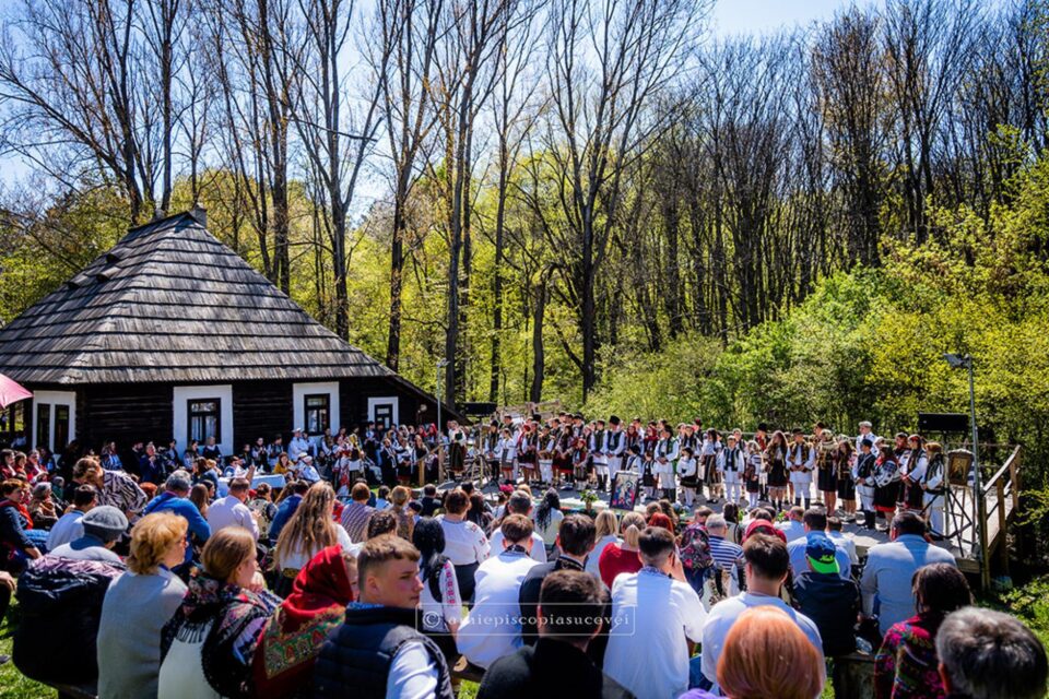Învierea Domnului în satul românesc” – cea de a IV-a întâlnire a membrilor din Centrele de Tineret ale Arhiepiscopiei Sucevei și Rădăuților Învierea Domnului în satul românesc” – cea de a IV-a întâlnire a membrilor din Centrele de Tineret ale Arhiepiscopiei Sucevei și Rădăuților