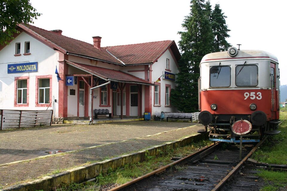 Gara Moldovița