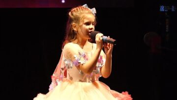 La doar 8 ani, Sara Tîrnoveanu are zeci de trofee obținute la concursuri de muzică ușoară și este de trei ori campioană națională la arte marțiale