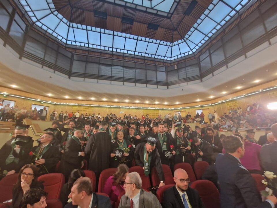 Președintele ASFOR alături de noua generație de silvicultori și profesorii de la Facultatea de Silvicultură din Brașov, care a împlinit 75 de ani de existență 2