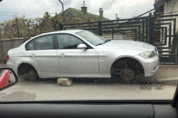 Autoturismul BMW lăsat fără roți