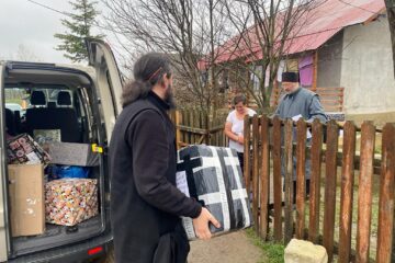 Peste 1.000 de familii necăjite din județ au primit alimente și haine prin proiectul „Dar de Înviere”