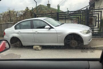 Autoturismul BMW lăsat fără roți