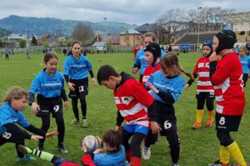 Rugby-ul ca o joacă la turneul de la Gura Humorului