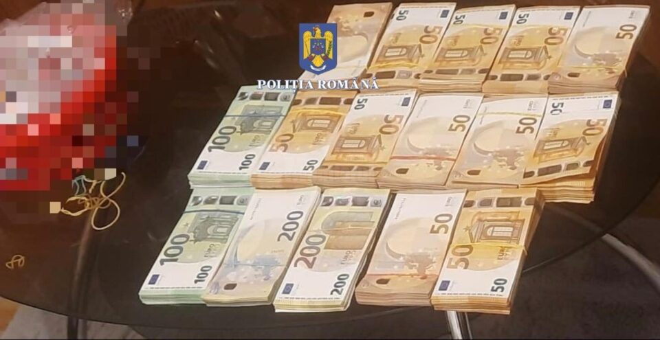Bani ridicați