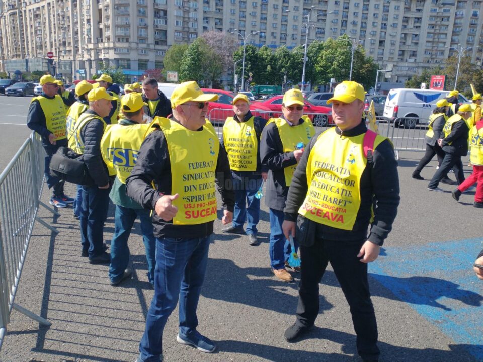 Peste 250 de angajați din școlile sucevene au protestat la București (1)