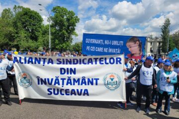 Peste 250 de angajați din școlile sucevene au protestat la București