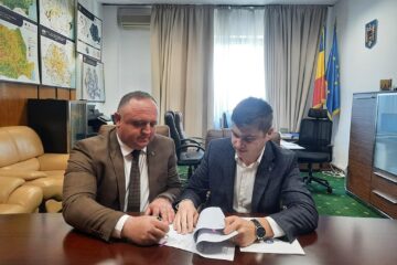 Contractul a fost semnat de primarul Toader Lavric și Alexandru Stoica, secretar de stat la Ministerul Dezvoltării, Lucrărilor Publice ṣi Administrației