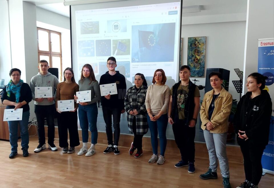 Profesori și elevi de la Colegiul de Artă „Ciprian Porumbescu” au dezbătut temele cetățeniei și valorilor europene