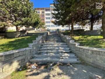 Lucrările de reabilitare a scărilor și aleilor pietonale au ajuns în cartierul Obcini