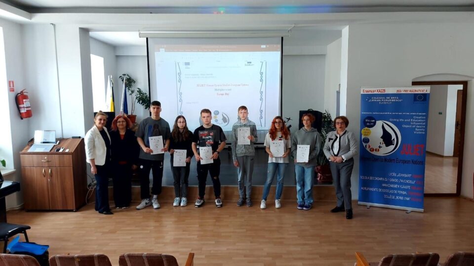 Profesori și elevi de la Colegiul de Artă „Ciprian Porumbescu” au dezbătut temele cetățeniei și valorilor europene