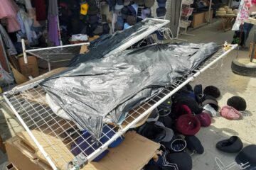 Bunuri aruncate pe jos, în Bazar