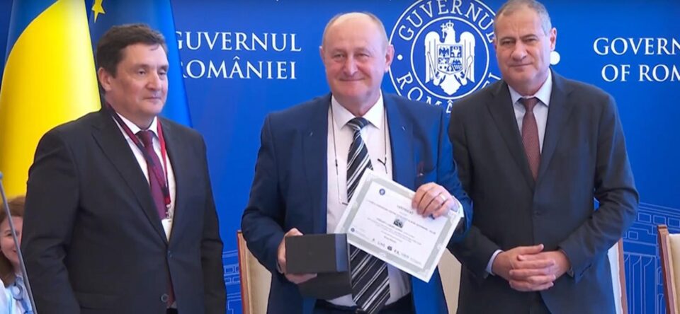 Vasile Andriciuc a primit premiul pentru bună guvernare locală din partea Uniunii Europene Vasile Andriciuc a primit premiul pentru bună guvernare locală din partea Uniunii Europene