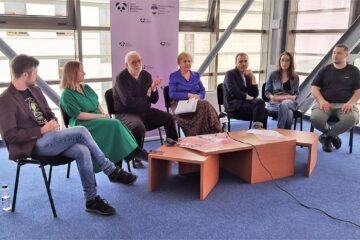 Echipa TMMVS alături de actorul Emil Coșeru și regizorul Slava Sambriș, în prezentarea spectacolului Livada, după AP Cehov