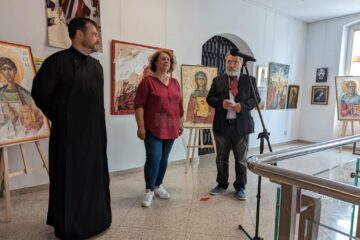 Zeci de artiști plastici suceveni au expus „Cărări spre lumină”, la Muzeul de Istorie Suceava