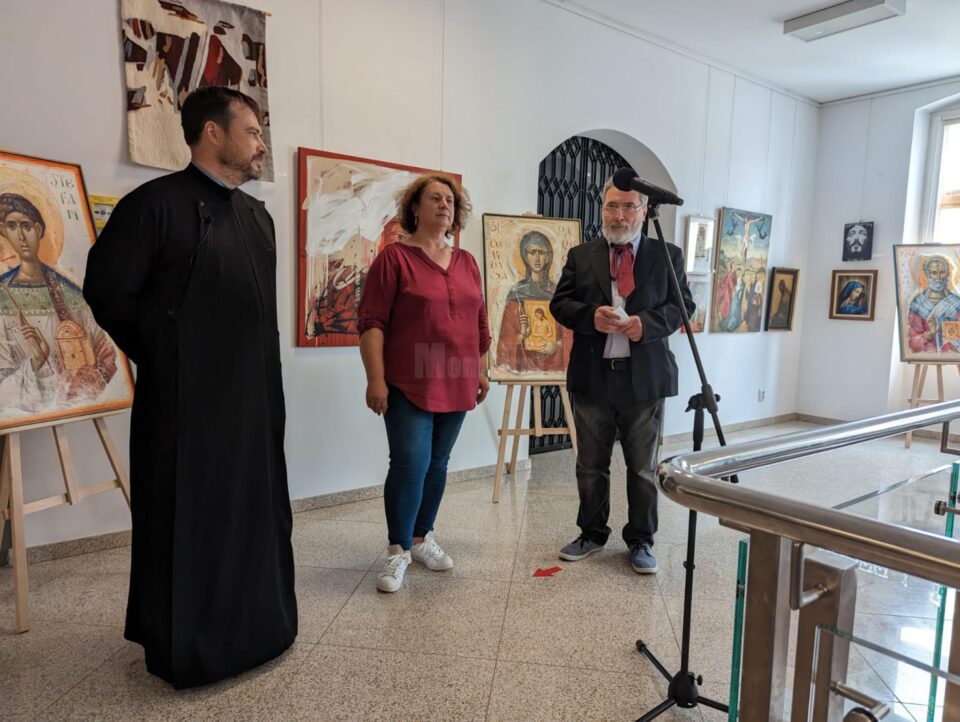 Zeci de artiști plastici suceveni au expus „Cărări spre lumină”, la Muzeul de Istorie Suceava
