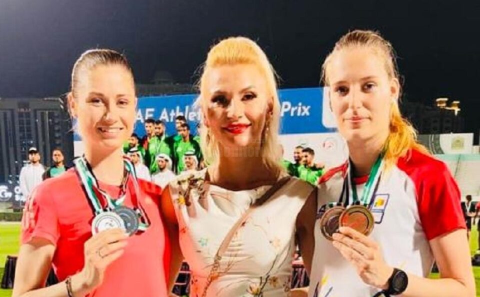 Antrenoarea Erzilia Timpau incadrata de Talida Sfarghiu si Antonia Bodnariuc