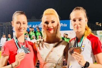 Antrenoarea Erzilia Timpau incadrata de Talida Sfarghiu si Antonia Bodnariuc