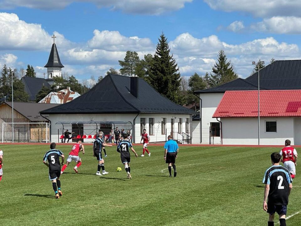 Partida de la Dornișoara s-a încheiat cu victoria categorică a echipei gazdă. Foto Alex Isopel