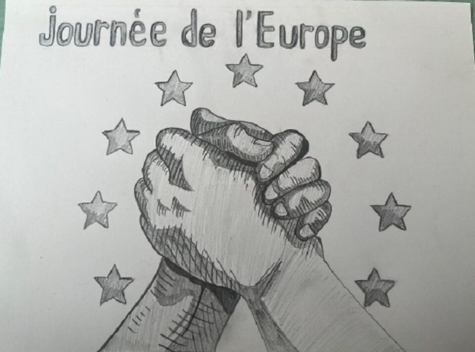 Elevi de la ,,Dimitrie Cantemir” și „Samuil Isopescu” participă astăzi la activitatea „Tous pour l’Europe” Elevi de la ,,Dimitrie Cantemir” și „Samuil Isopescu” participă astăzi la activitatea „Tous pour l’Europe”