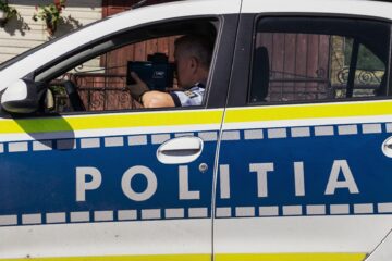 Peste 100 de permise de conducere suspendate pentru viteză, depășiri sau alcool