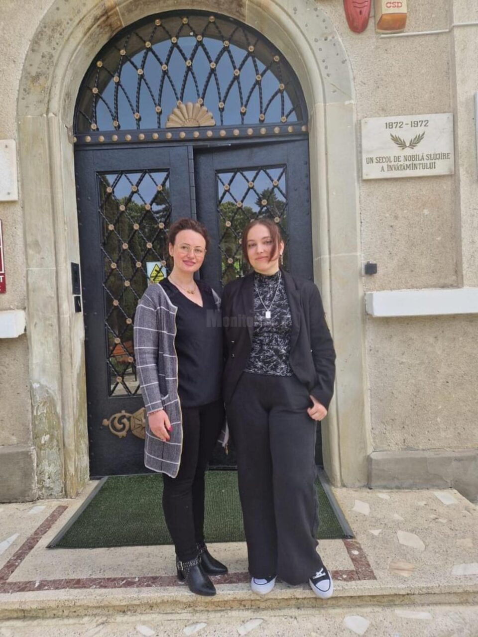 Iulia Halip Istrate, alături de prof. Ioana Irina Simota Ducra