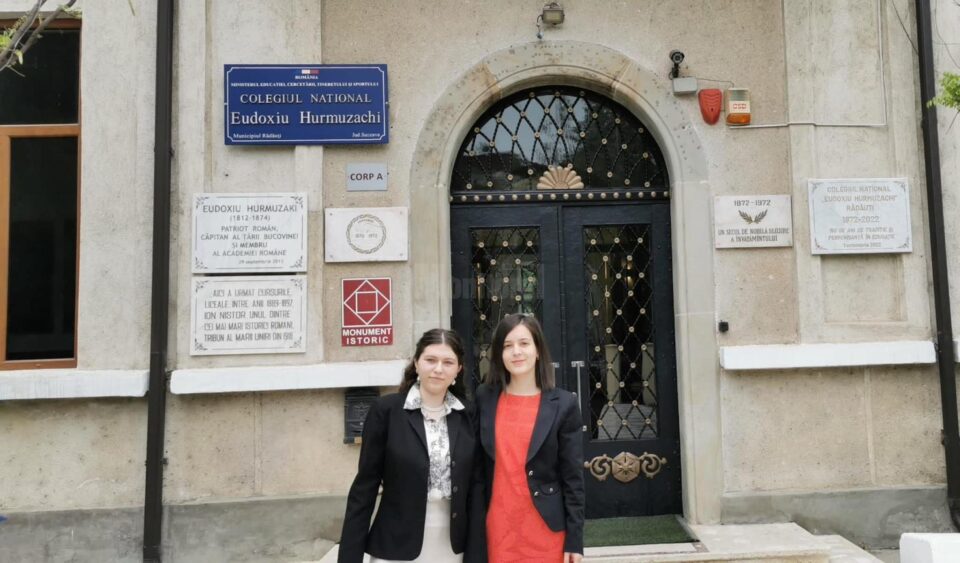 Marele premiu al Concursului "Matei Vișniec" ajunge la Rădăuți, locul natal al marelui dramaturg Marele premiu al Concursului "Matei Vișniec" ajunge la Rădăuți, locul natal al marelui dramaturg