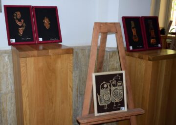 Artistul plastic Radu Bercea a vernisat la Fălticeni expoziția „Altfel”
