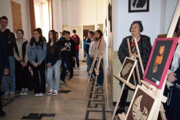 Artistul plastic Radu Bercea a vernisat la Fălticeni expoziția „Altfel”