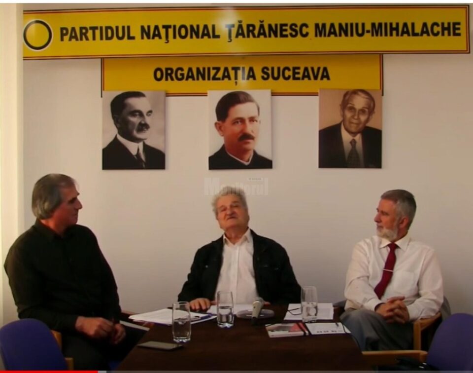 Nistor Man, în mijloc, unul dintre putinii supraviețuitori din închisorile comuniste