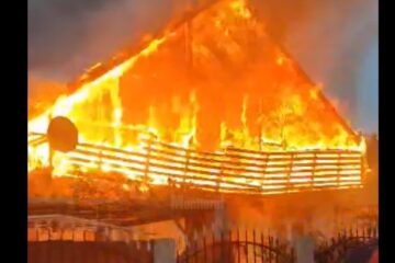 Un incendiu puternic a izbucnit duminică seară, în satul Chilișeni, comuna Udești