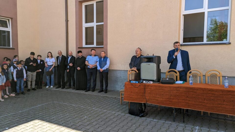 Elevii și profesorii din Liteni au sărbătorit alături de primar și directorul școlii Zilele Liceului Tehnologic „Iorgu Vârnav Liteanu”