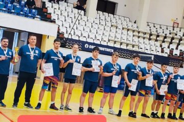 Echipa de lupte a CSM Suceava s-a clasat pe locul al treilea in clasamentul pe medalii