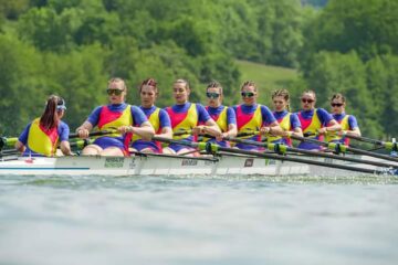 Echipajul feminin de 8+1, medaliat cu aur, a avut în componență trei sportive sucevene