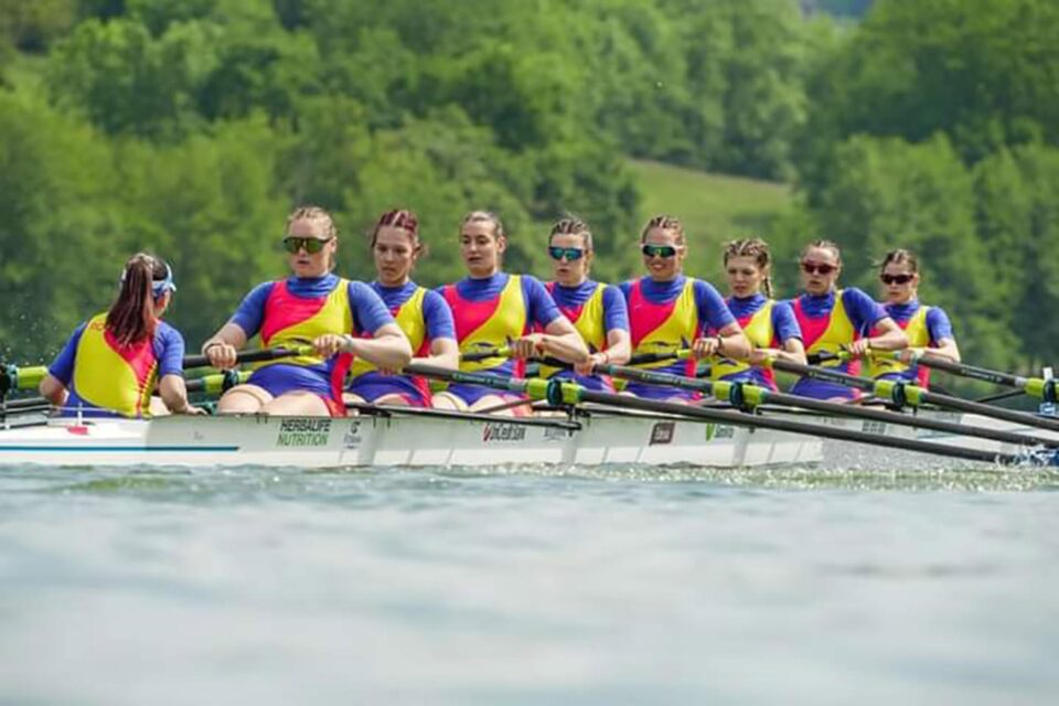 Echipajul feminin de 8+1, medaliat cu aur, a avut în componență trei sportive sucevene Echipajul feminin de 8+1, medaliat cu aur, a avut în componență trei sportive sucevene
