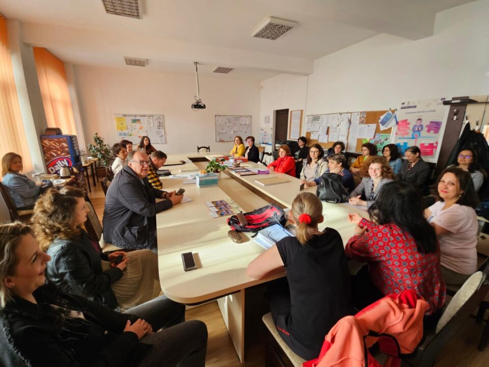În prima zi de grevă, angajații din școli au stat în cancelarie