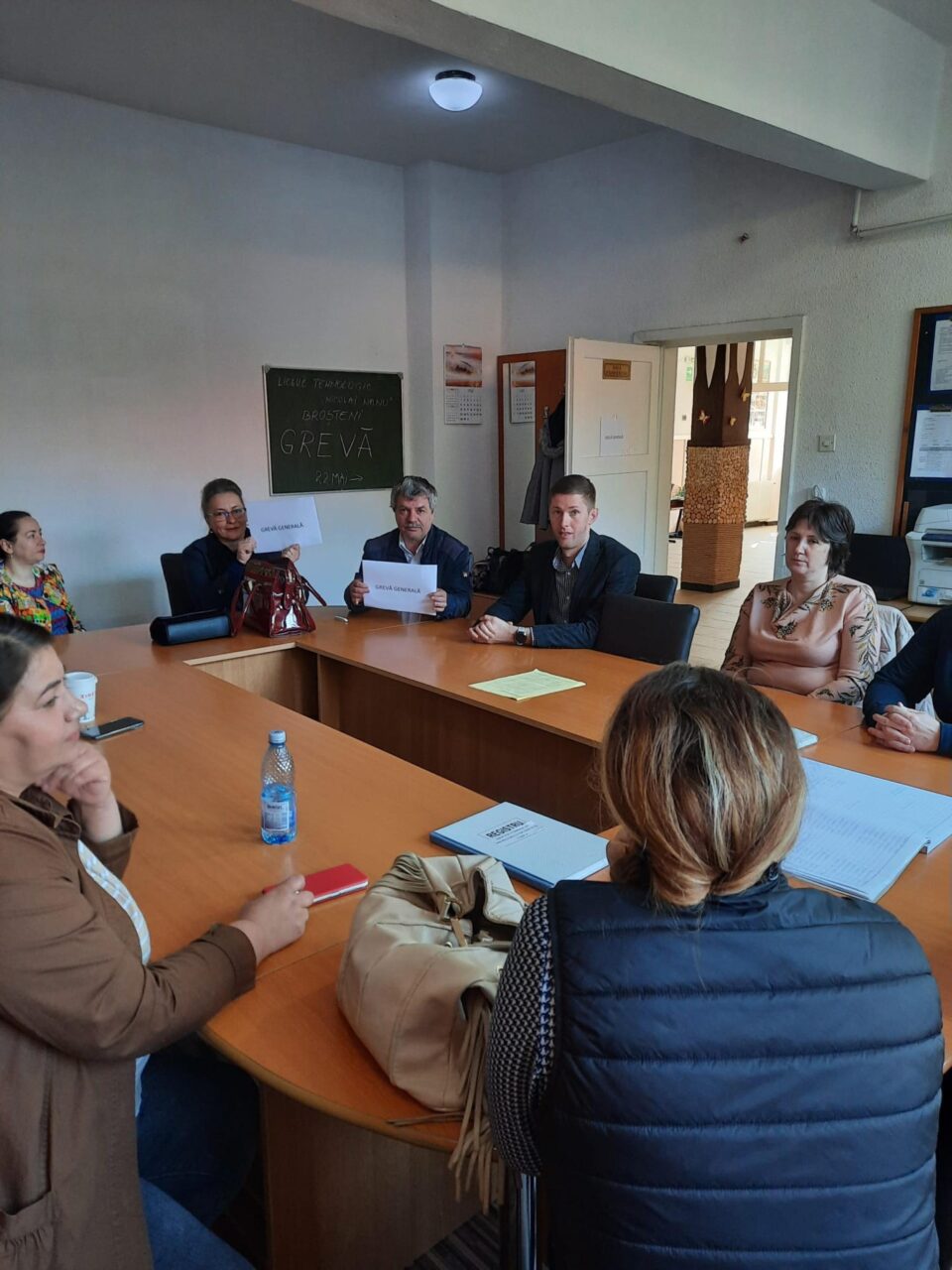 În prima zi de grevă, angajații din școli au stat în cancelarie