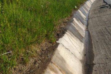 Izvoarele subterane și-au făcut ușor simțită prezența în zona alunecărilor