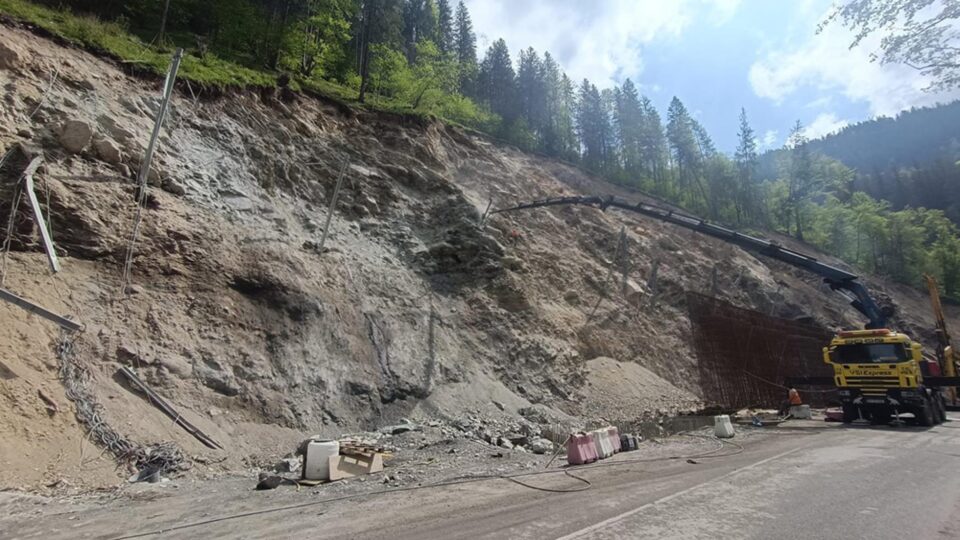 Zona unde s-a produs alunecarea de teren, între Broșteni și Crucea
