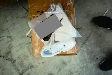 Peste 80.000 de perechi de încălțăminte sport adusă din China, indisponibilizate la Suceava