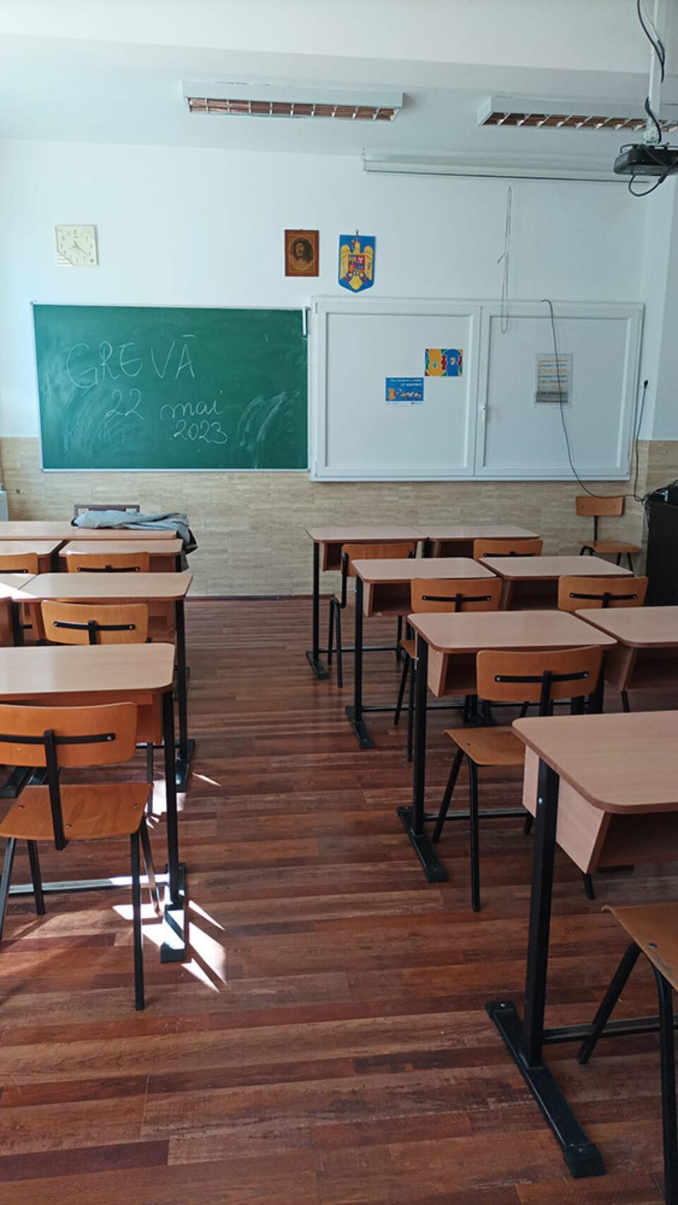 În clase și pe coridoare a bătut vântul