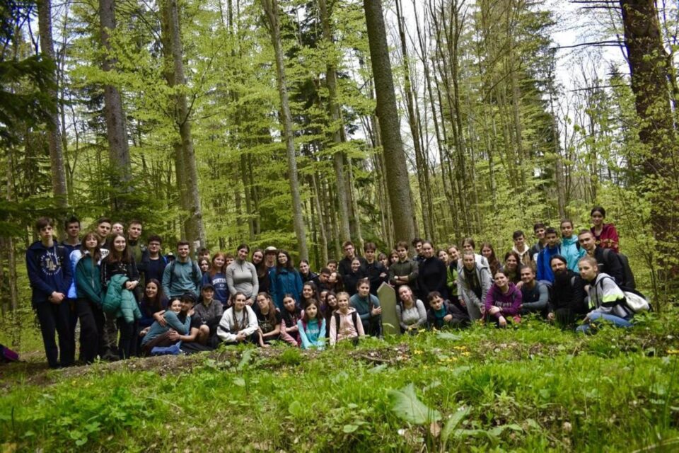 65 de tineri voluntari ATOS, pe Via Transilvanica, între Putna și Sucevița